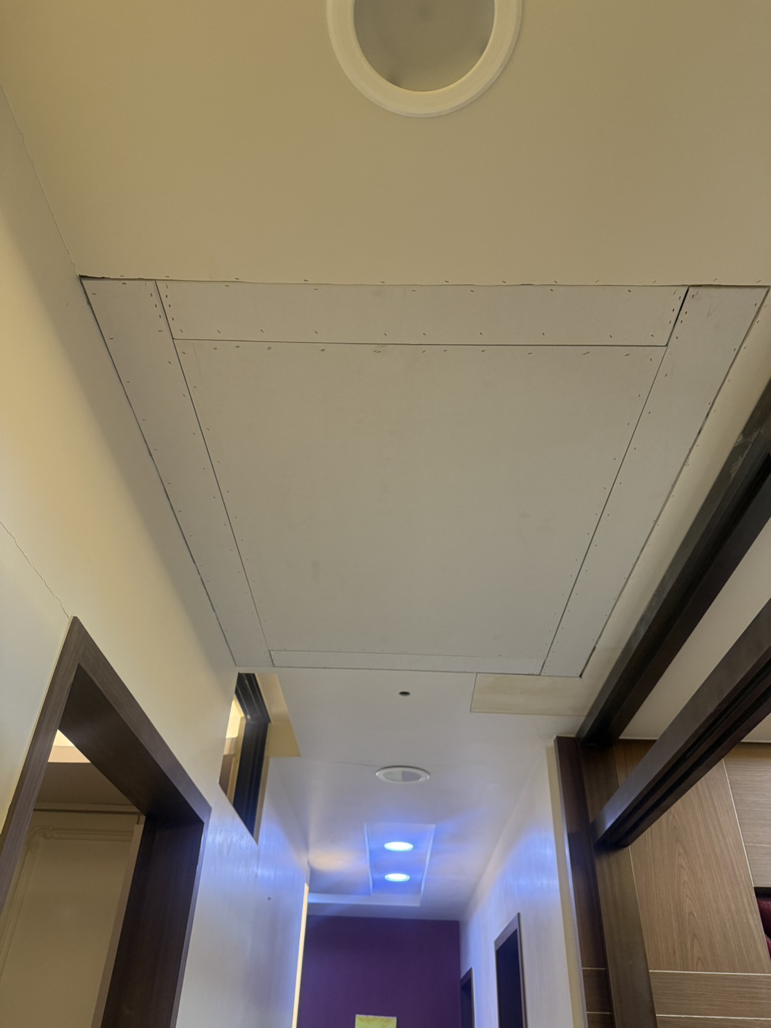 吊隱式冷氣維修孔