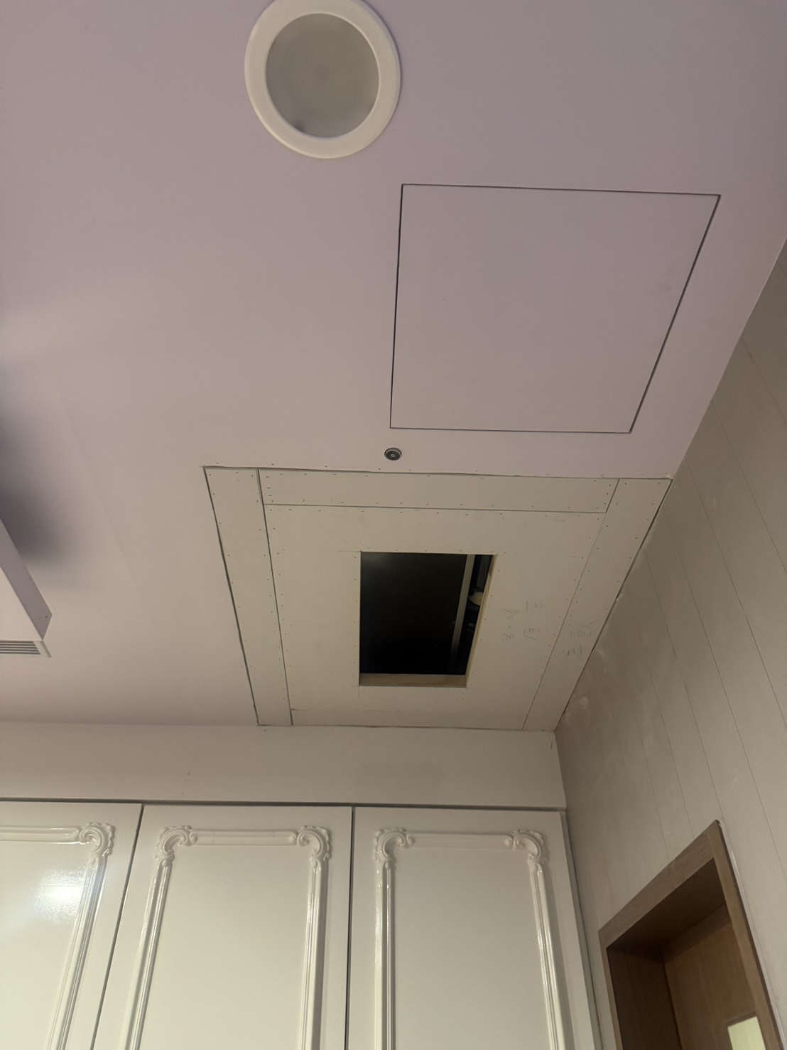 吊隱式冷氣維修孔